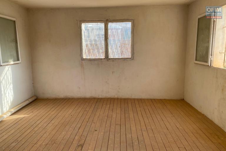 Vente d'un maison F6 à Amboanjobe