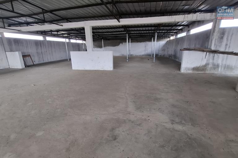 OFIM immobilier propose à la location un entrepôt de 495 m² situé à Andravoahangy