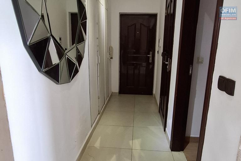 OFIM immobilier offre en location un T4 semi meublé en duplex à 5min d'Ivandry dans une résidence sécurisée H24
