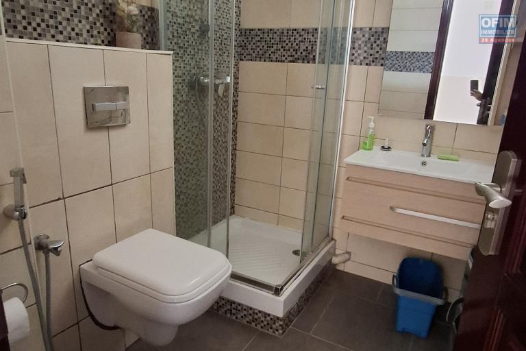 OFIM immobilier offre en location un T4 semi meublé en duplex à 5min d'Ivandry dans une résidence sécurisée H24