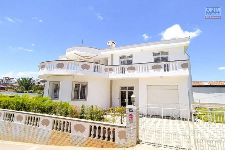 A louer,  spacieuse villa F6 meublé, dans une résidence sécurisée à Androhibe-Antananarivo