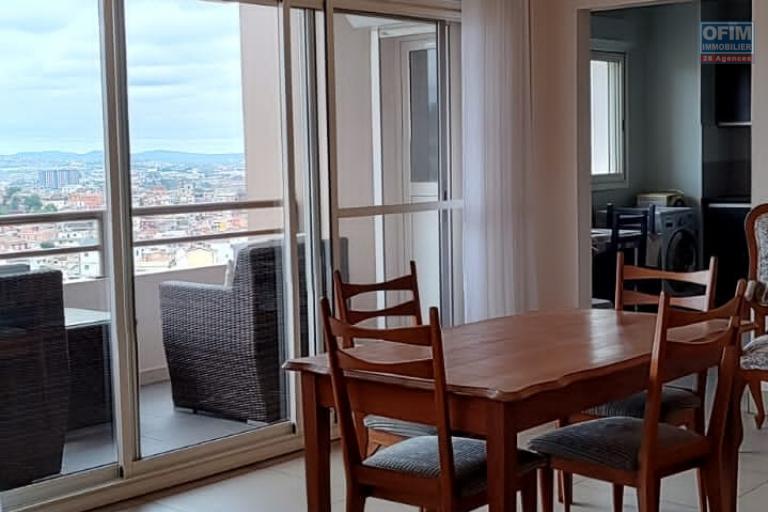 OFIM loue un bel appartement T3 meublé équipé sur Soavimbahoaka, à 15min d'Ankorondrano