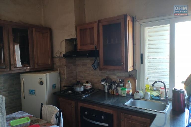 vente appartement T4 avec 4 places de parking à Ambohipoa