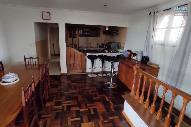 vente d'une maison de type F4 à ankaraobato andoharanofotsy