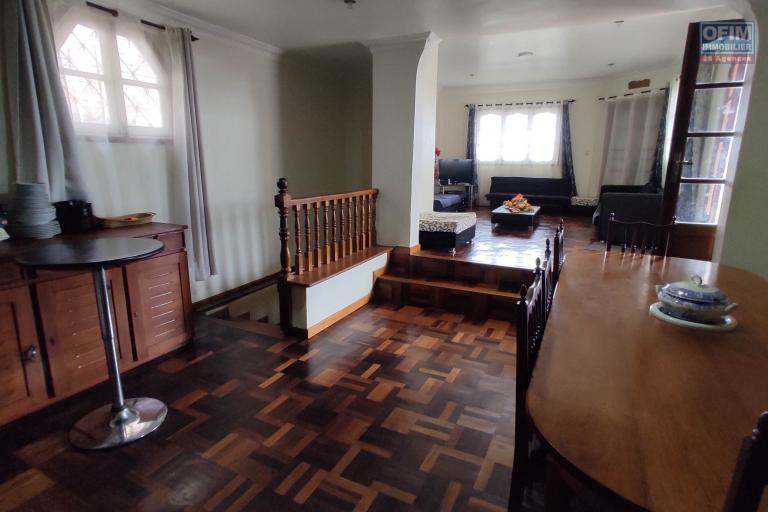vente d'une maison de type F4 à ankaraobato andoharanofotsy