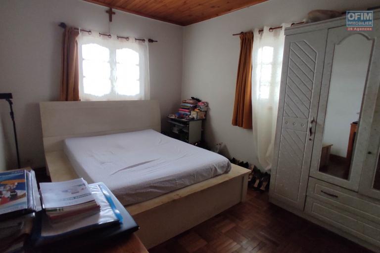 vente d'une maison de type F4 à ankaraobato andoharanofotsy