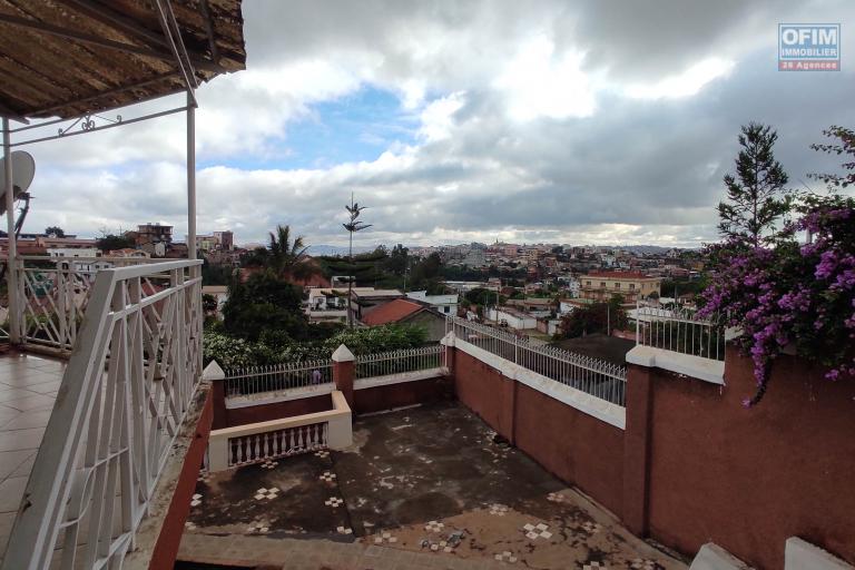 vente d'une maison de type F4 à ankaraobato andoharanofotsy