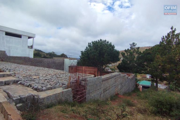 A vendre, beau terrain de 500 m2  sis à  Ambohimalaza- Antananarivo
