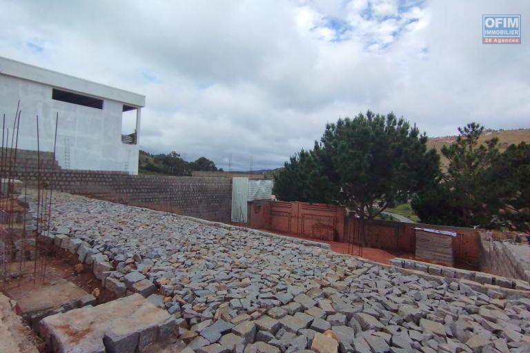 A vendre, beau terrain de 500 m2  sis à  Ambohimalaza- Antananarivo