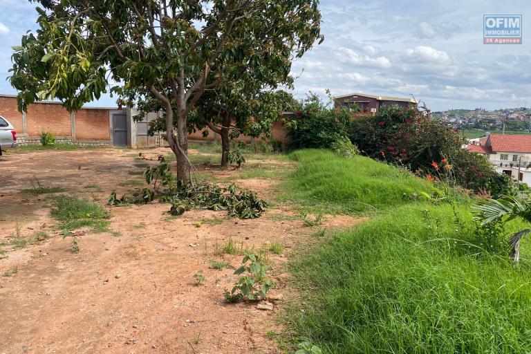 Vente d'un beau terrain de 1 000m2 à Ambohibao Antehiroka