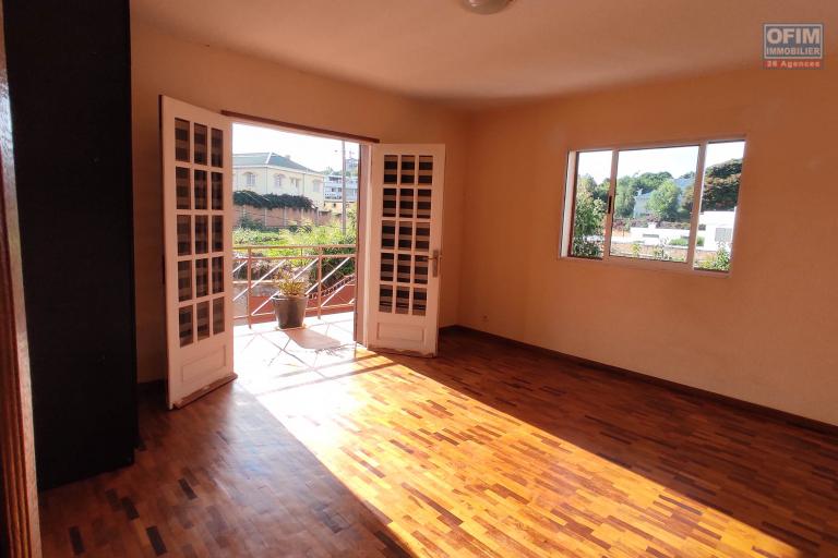 À louer – Maison F7 à Ambohitrarahaba