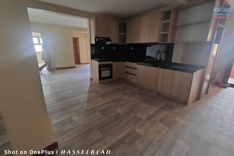 À LOUER –  2 Grand Appartement T3 Neuf – Tsaralalàna (Centre-ville)