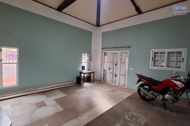 OFIM Immobilier loue une maison basse F4 sur Alasora, à environ 15min du By-pass