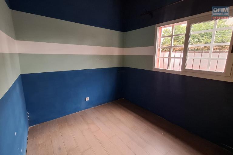 OFIM Immobilier loue une maison basse F4 sur Alasora, à environ 15min du By-pass