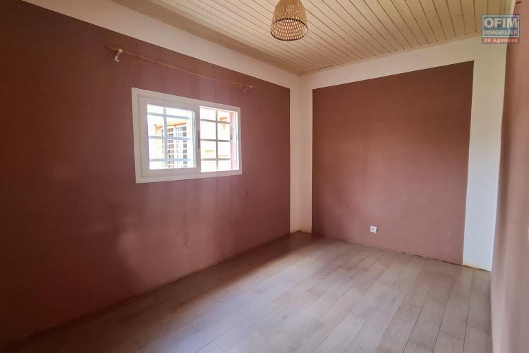 OFIM Immobilier loue une maison basse F4 sur Alasora, à environ 15min du By-pass