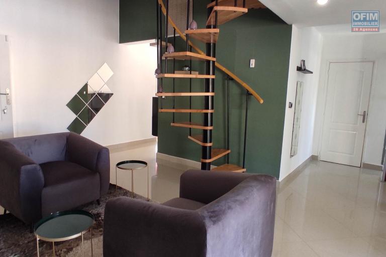 A vendre une maison F5 meublée sur 900m2  de terrain situé à Ambatolampy tsimahafotsy