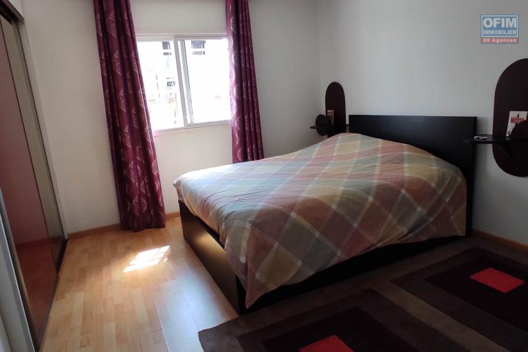 A vendre une maison F5 meublée sur 900m2  de terrain situé à Ambatolampy tsimahafotsy