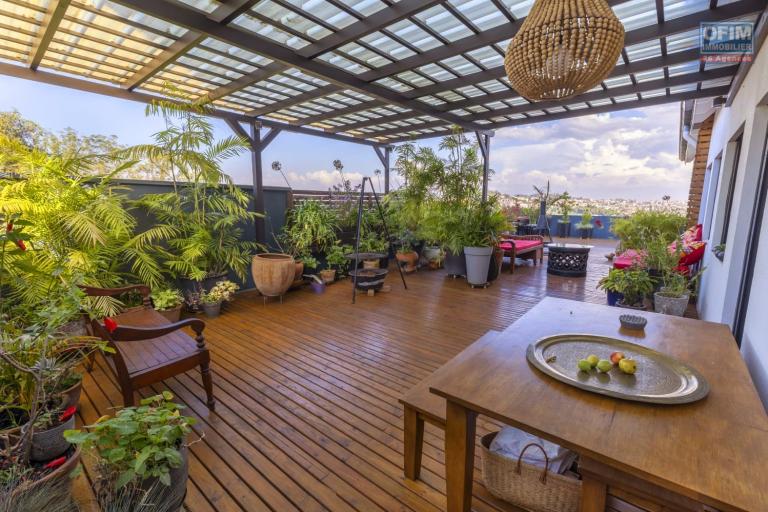 Occasion rare: T4 meublé en duplex de 300m2 de surface habitable en vente sur Ivandry.