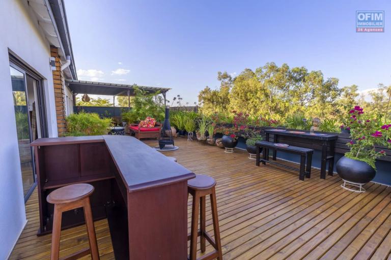 Occasion rare: T4 meublé en duplex de 300m2 de surface habitable en vente sur Ivandry.