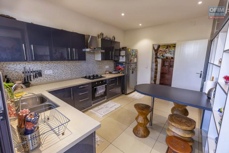 Occasion rare: T4 meublé en duplex de 300m2 de surface habitable en vente sur Ivandry.