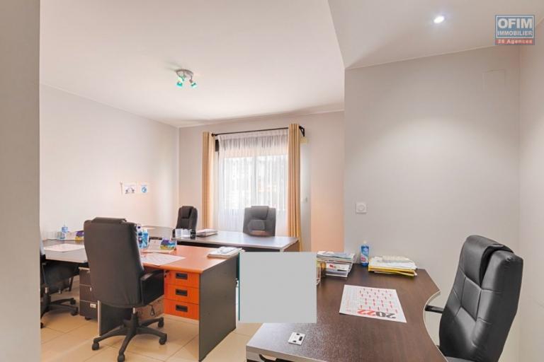 Un appartement T4 sécurisé sur cité planton
