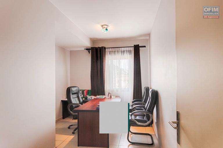 Un appartement T4 sécurisé sur cité planton