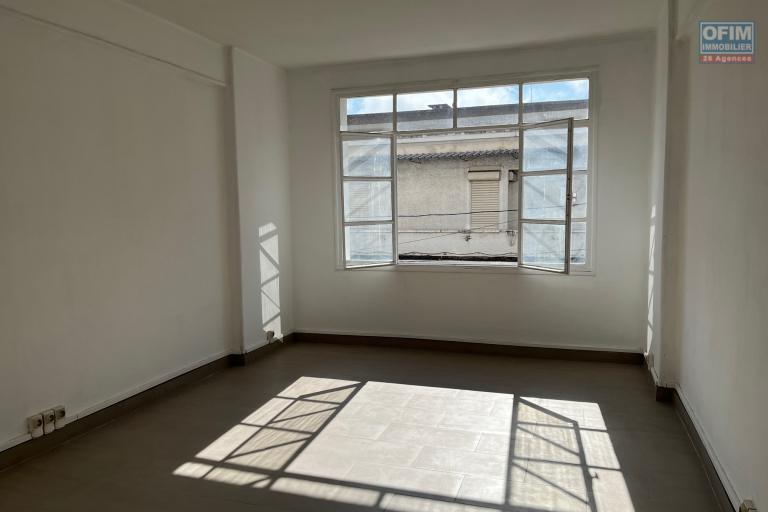 Un appartement T3 environ 90m2 sécurisé à Tsaralalana