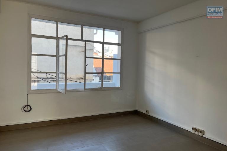 Un appartement T3 environ 90m2 sécurisé à Tsaralalana