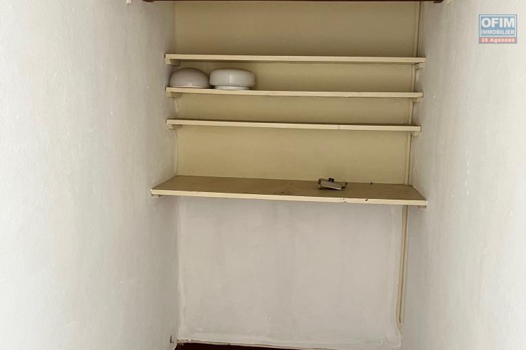 Un appartement T3 environ 90m2 sécurisé à Tsaralalana