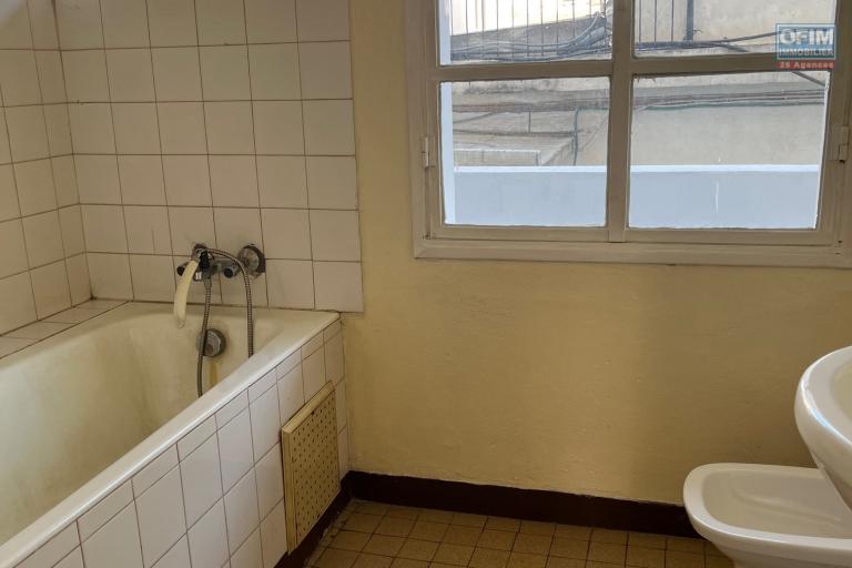 Un appartement T3 environ 90m2 sécurisé à Tsaralalana