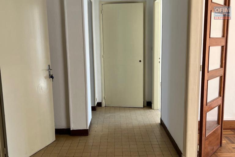 Un appartement T3 environ 90m2 sécurisé à Tsaralalana