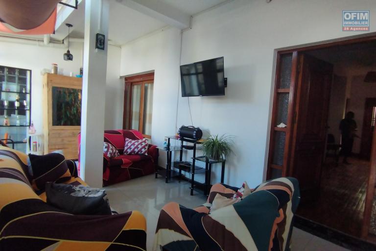 A louer, une grande villa F6, à 5 minutes à pied du lycée français à Ambatobe- Antananarivo