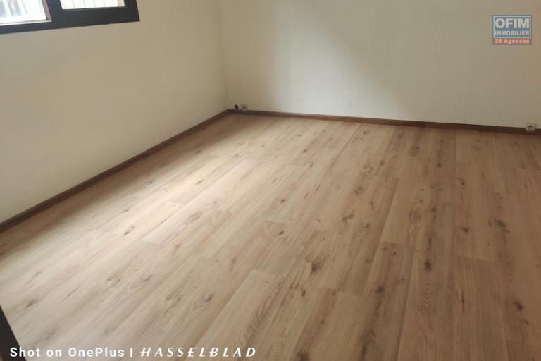 A louer grand Appartement T3 de 126M2 à ambohijatovo ambony( centre ville)