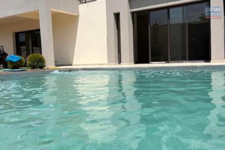 Une villa F5 avec piscine à Mandrosoa Ivato ( CONTACT LALAINA )