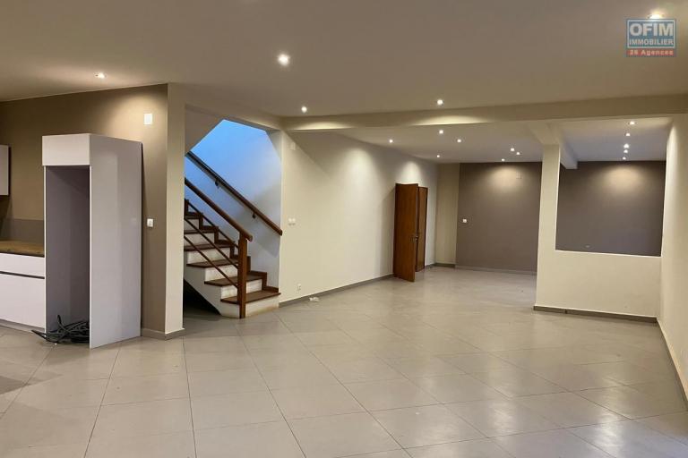 Une villa F5 avec piscine à Mandrosoa Ivato ( CONTACT LALAINA )