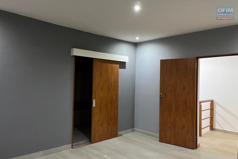 Une villa F5 avec piscine à Mandrosoa Ivato ( CONTACT LALAINA )