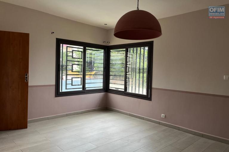 Une villa F5 avec piscine à Mandrosoa Ivato ( CONTACT LALAINA )