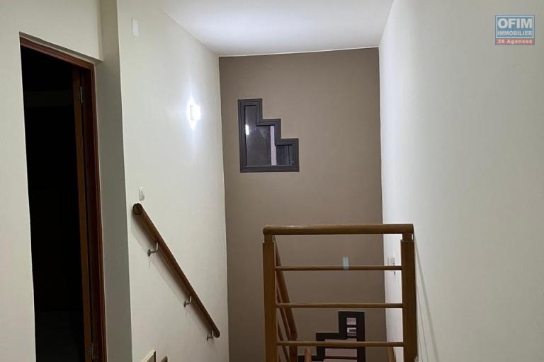 Une villa F5 avec piscine à Mandrosoa Ivato ( CONTACT LALAINA )