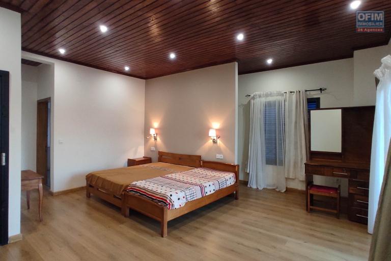 A VENDRE Spacieuse villa de type F9 sur un terrain de 1500m2  avec vue imprenable à Manazary Ilafy