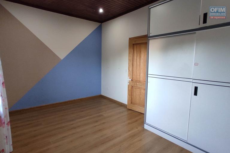 A VENDRE Spacieuse villa de type F9 sur un terrain de 1500m2  avec vue imprenable à Manazary Ilafy