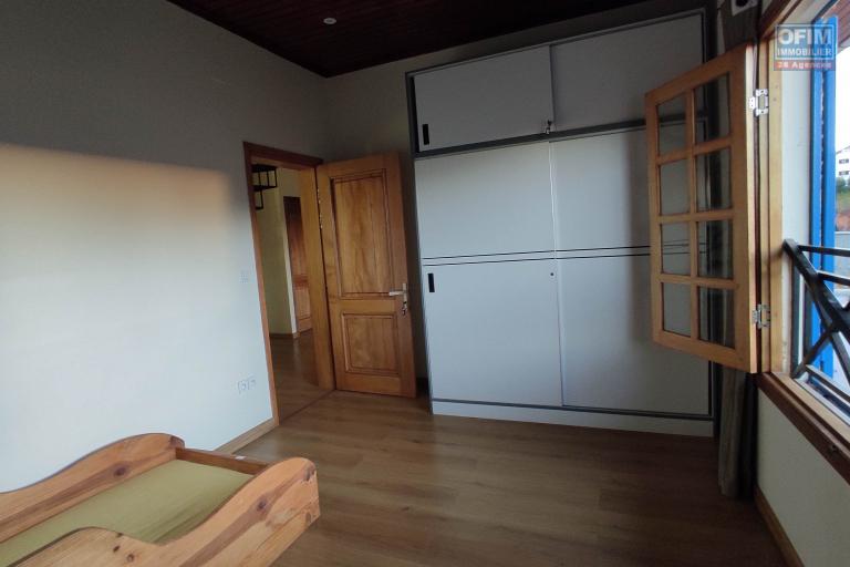 A VENDRE Spacieuse villa de type F9 sur un terrain de 1500m2  avec vue imprenable à Manazary Ilafy