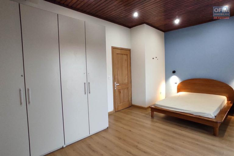 A VENDRE Spacieuse villa de type F9 sur un terrain de 1500m2  avec vue imprenable à Manazary Ilafy