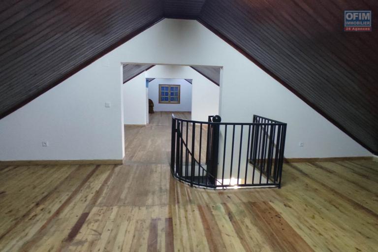 A VENDRE Spacieuse villa de type F9 sur un terrain de 1500m2  avec vue imprenable à Manazary Ilafy