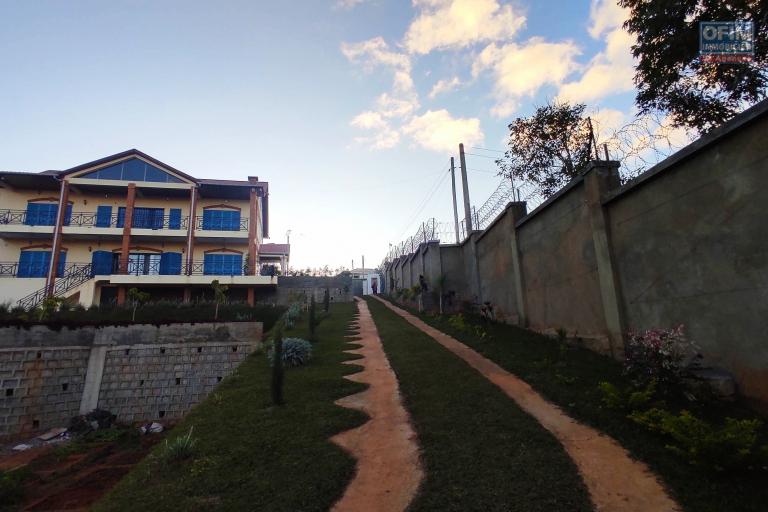 A VENDRE Spacieuse villa de type F9 sur un terrain de 1500m2  avec vue imprenable à Manazary Ilafy