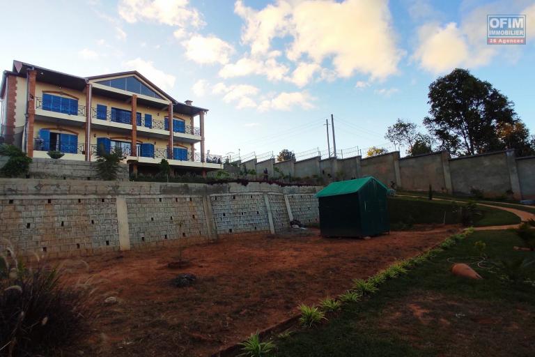 A VENDRE Spacieuse villa de type F9 sur un terrain de 1500m2  avec vue imprenable à Manazary Ilafy
