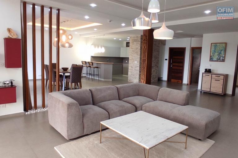 À louer – Bel appartement proche du Lycée Français et à 10mn d’Ankorondrano, situé à Ambatobe