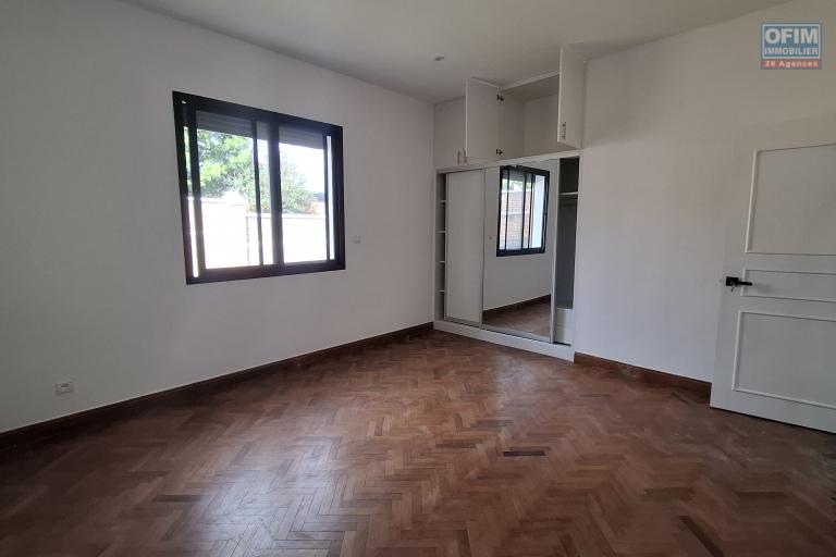 OFIM Immobilier offre en location une villa F4 sur Ambatobe à quelques pas du Lycée Français