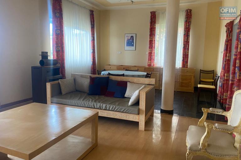 Un appartement T3 meublé à Ambohimiandra
