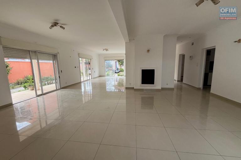 Vente d'un villa F5 à Andranoro Ambohibao