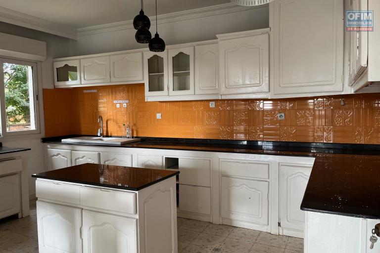 Une villa F6 avec piscine à Ambohitrarahaba Androhibe